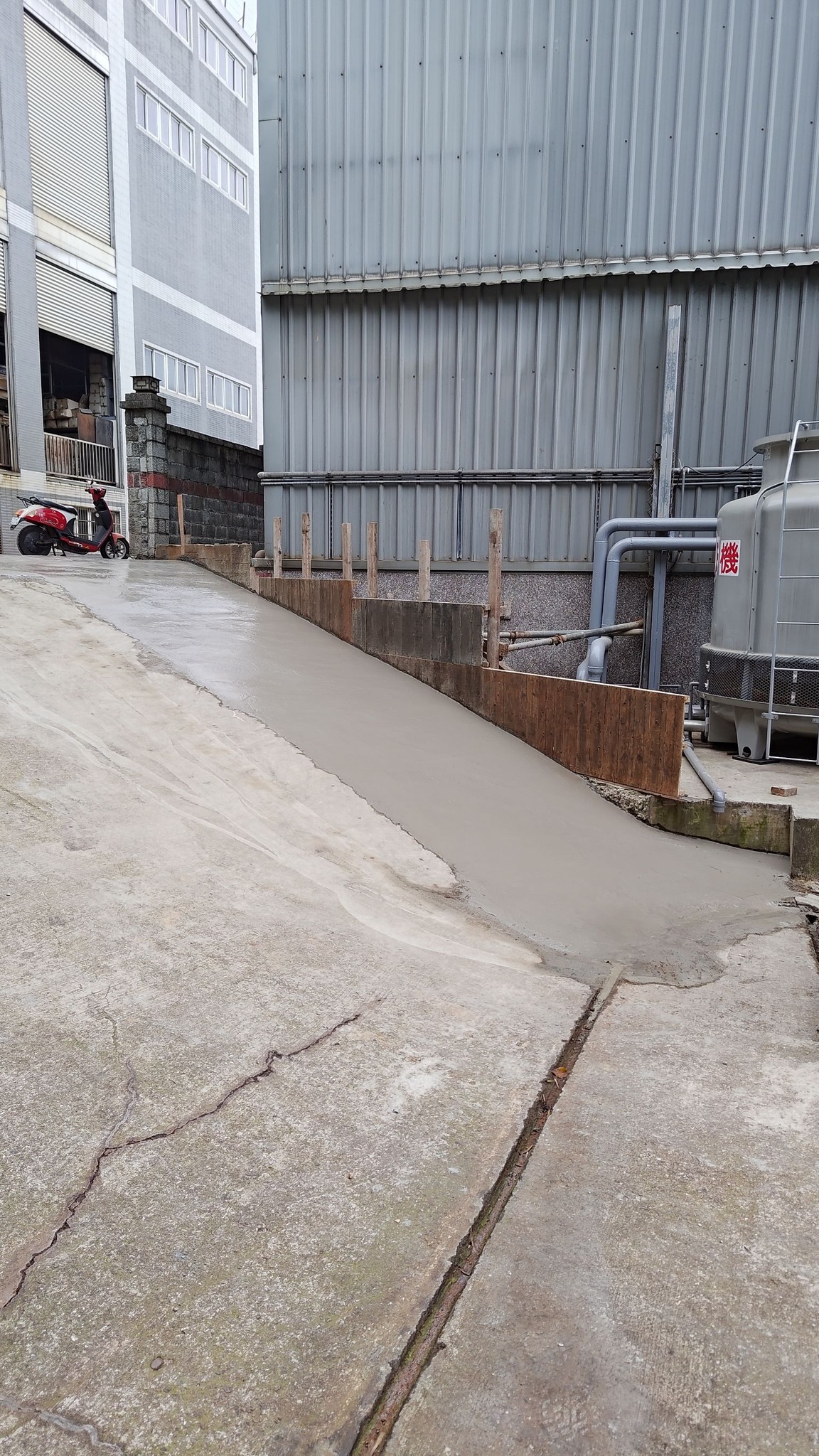 龜山工廠斜坡灌漿